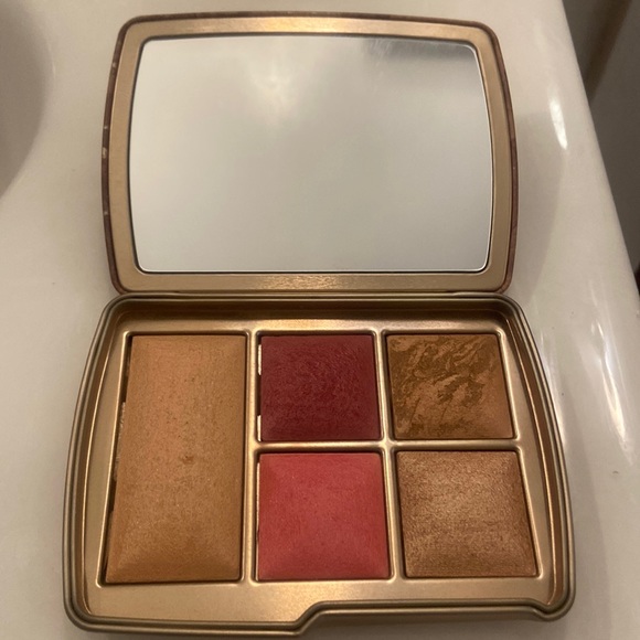 Hourglass Makeup Hourglass Ambient Lighting Edit Universe Unlocked